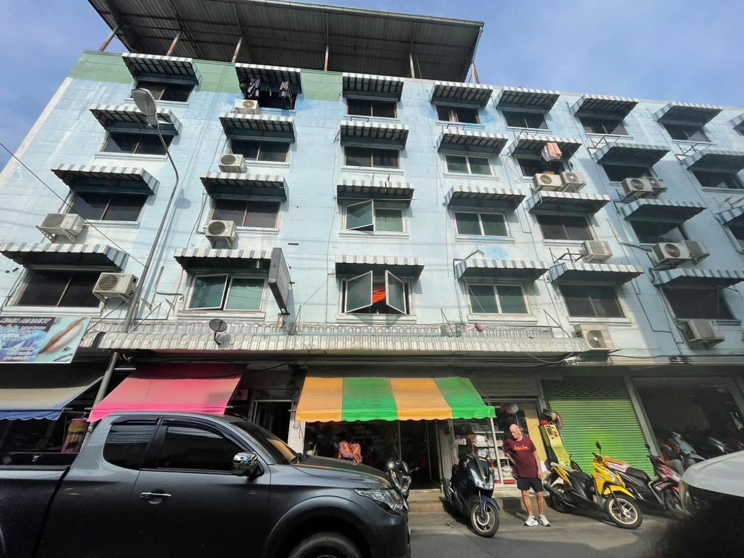 Oyo 75494 President Apartment Pattaya Exteriör bild