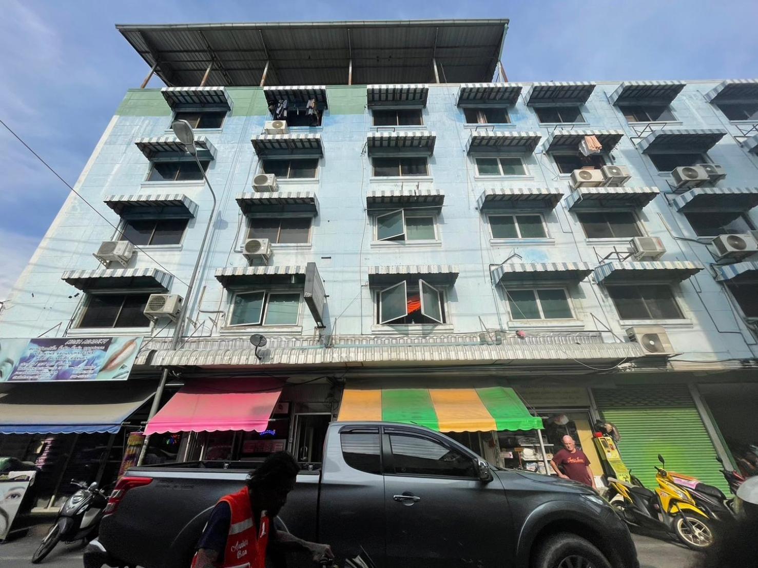 Oyo 75494 President Apartment Pattaya Exteriör bild