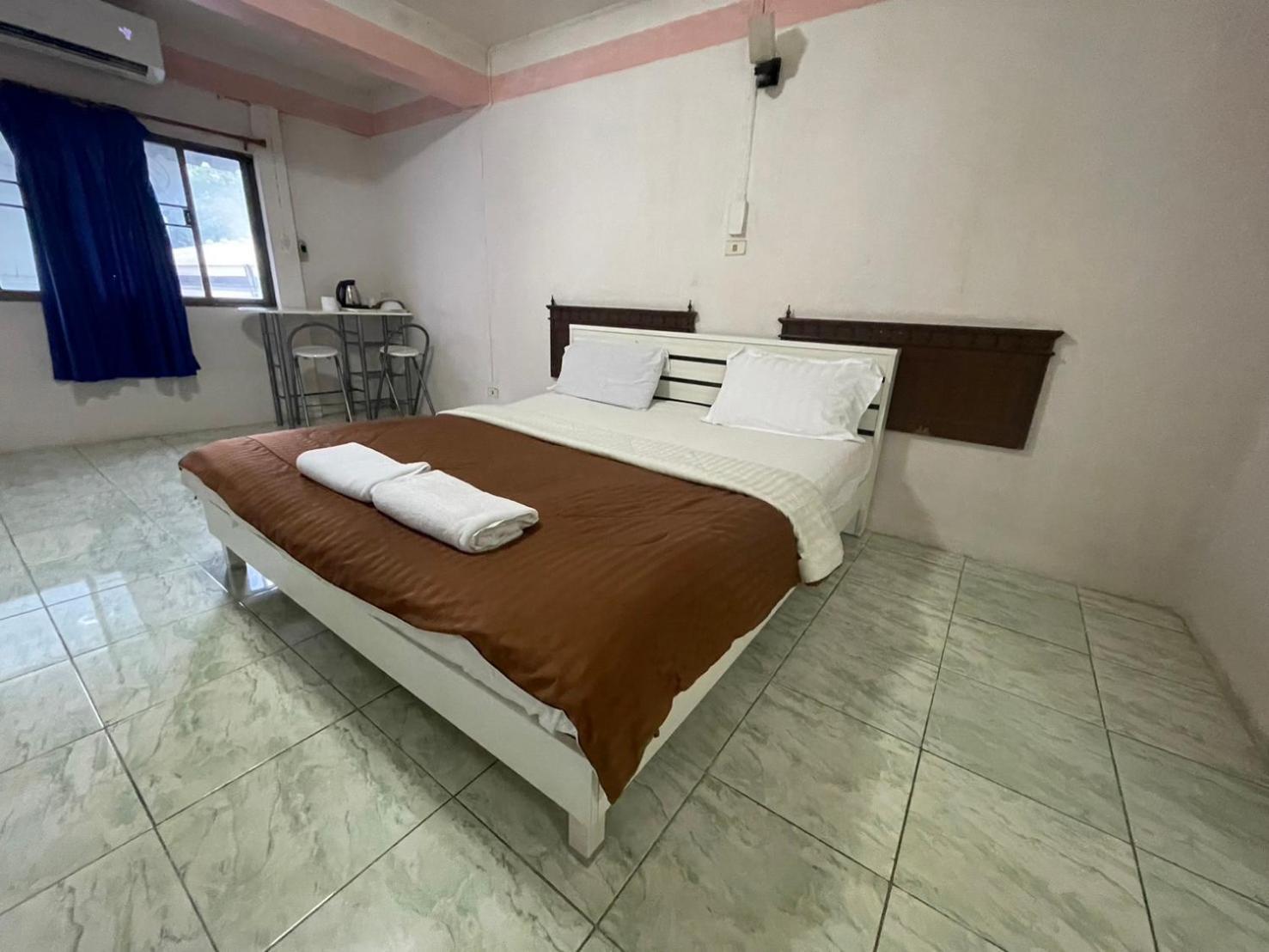 Oyo 75494 President Apartment Pattaya Exteriör bild