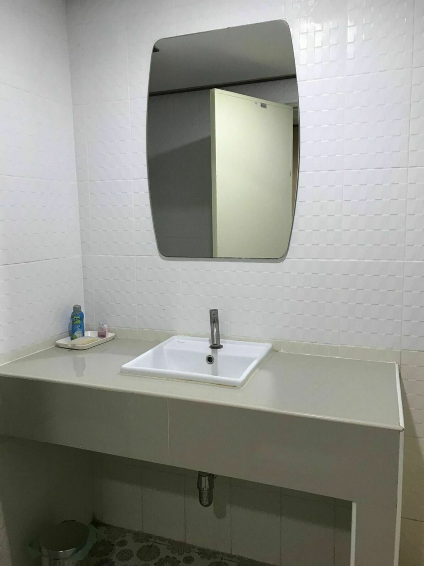 Oyo 75494 President Apartment Pattaya Exteriör bild