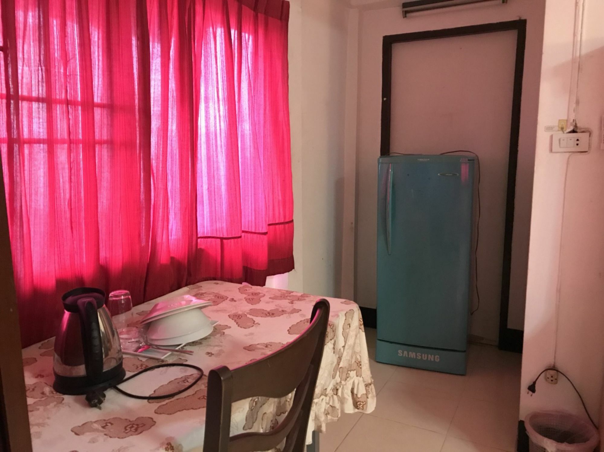 Oyo 75494 President Apartment Pattaya Exteriör bild