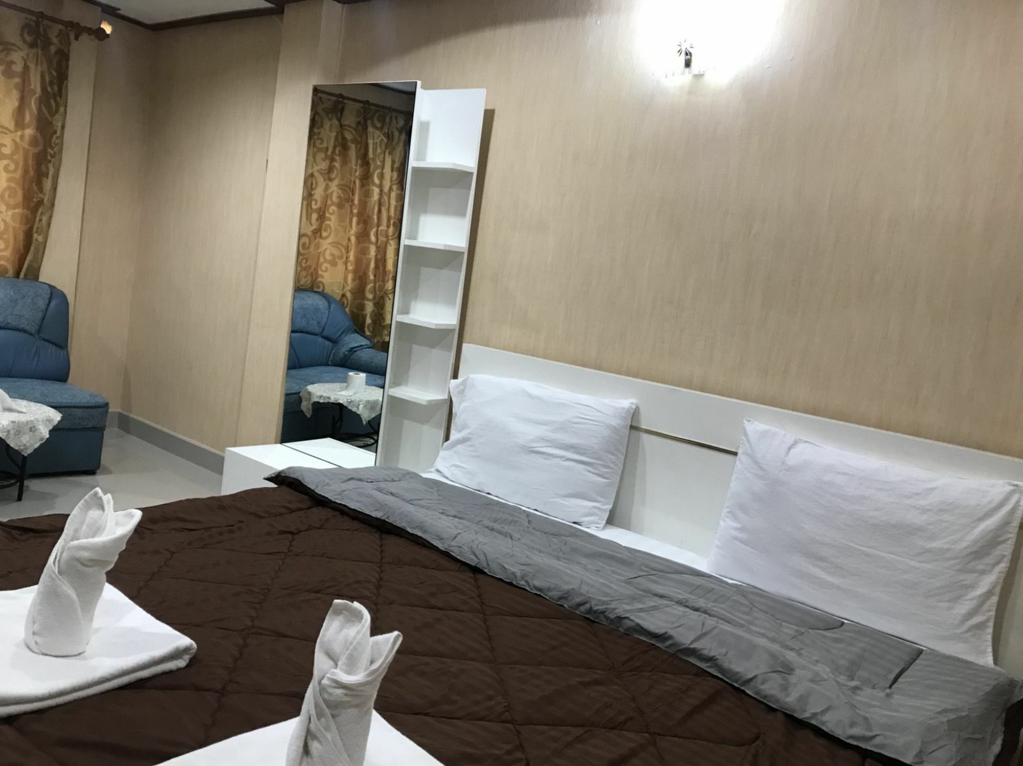 Oyo 75494 President Apartment Pattaya Exteriör bild