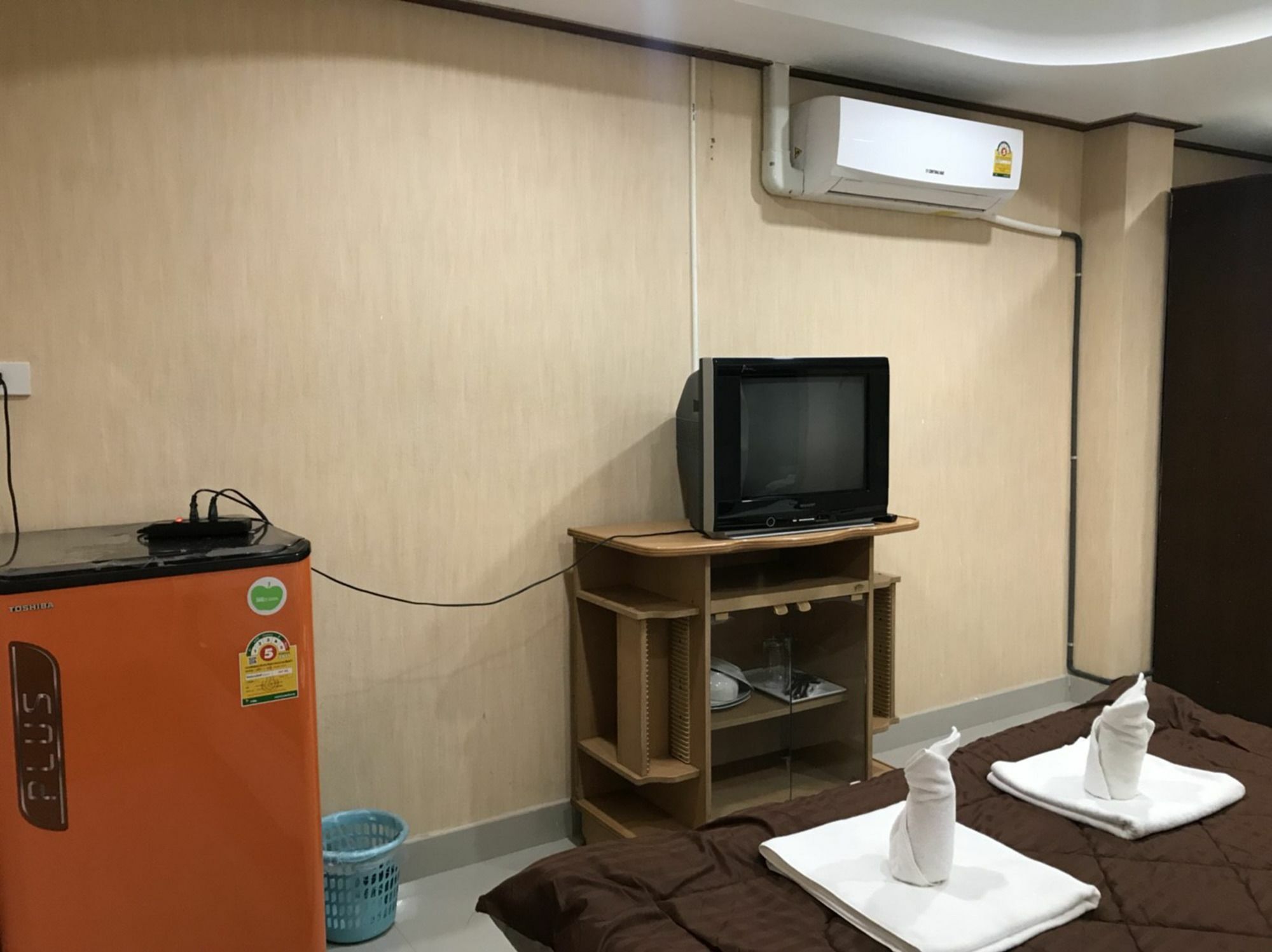 Oyo 75494 President Apartment Pattaya Exteriör bild